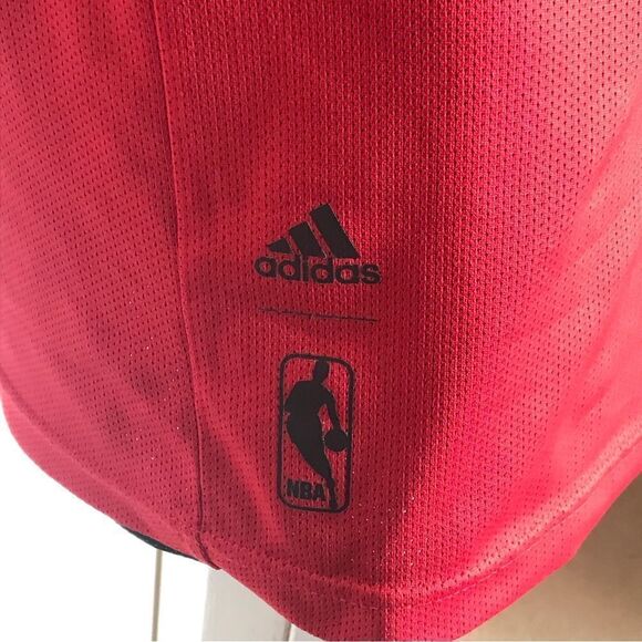 Chicago Bulls warmup basketball top - Picture 3 of 7